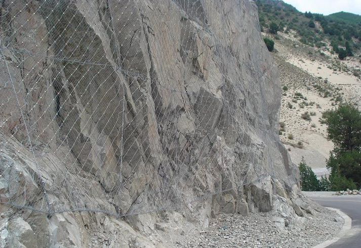 落石防護網(wǎng)防護系統(tǒng)的特殊性能 落石防護網(wǎng)防護系統(tǒng)的特殊性能