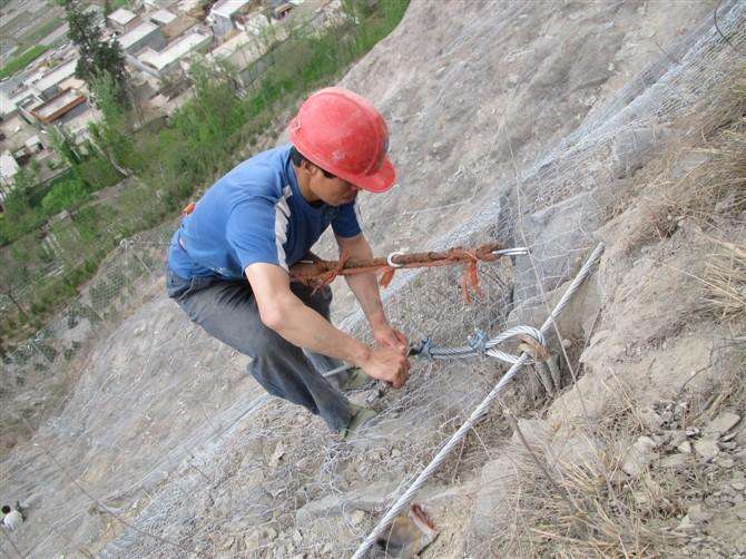 落石防護網施工危險性的防護辦法