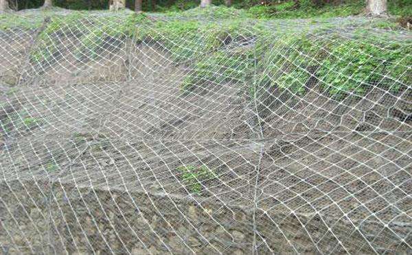 邊坡落石防護(hù)網(wǎng)是如何進(jìn)行加固的