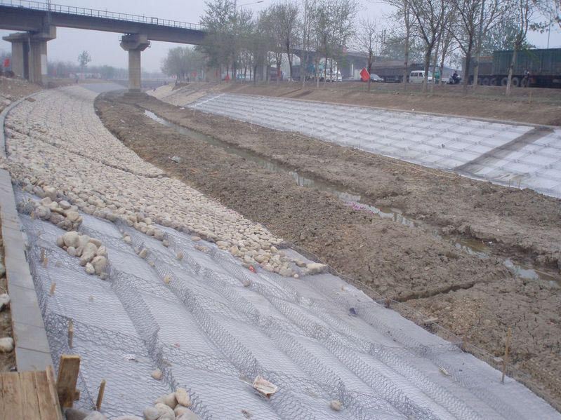 雷諾護墊護坡的施工技術要點